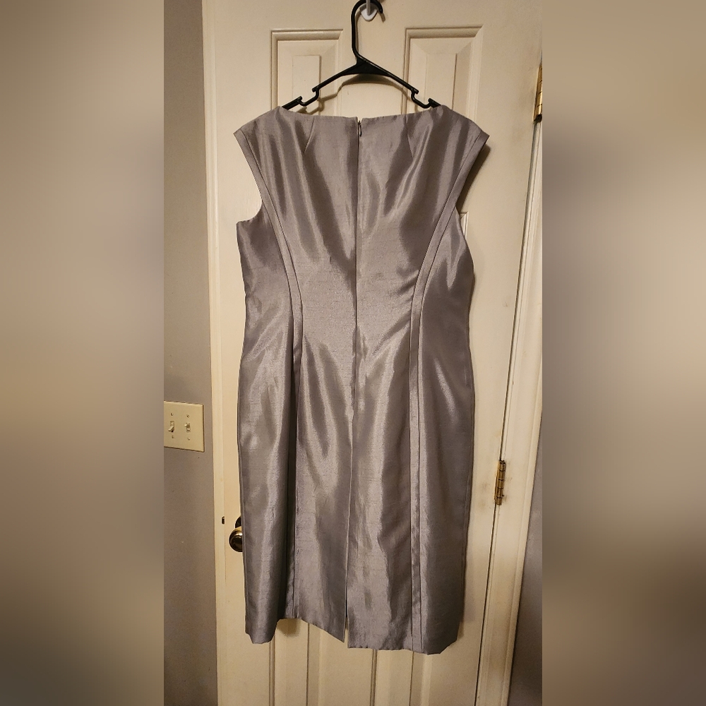 Anne Klein Elegant Gray Midi Dress Size Womens 12 - Picture 4 of 4